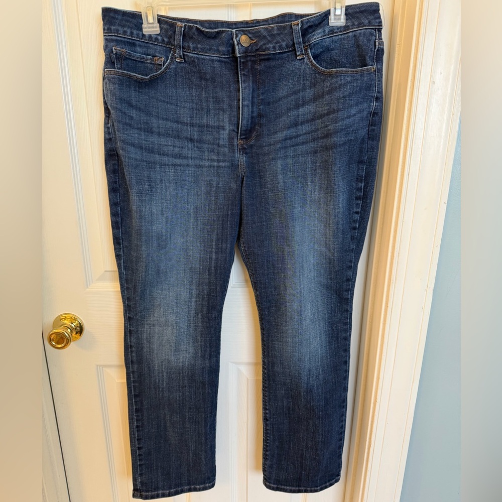 Lee Regular Fit Straight Leg Mid Rise Shaper Jeans Sz 18 Short